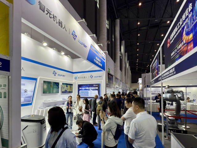 Chengdu: Sea Point Showcases Agibot Cleaning Robot at 2025 Chengdu International Industrial Fair
