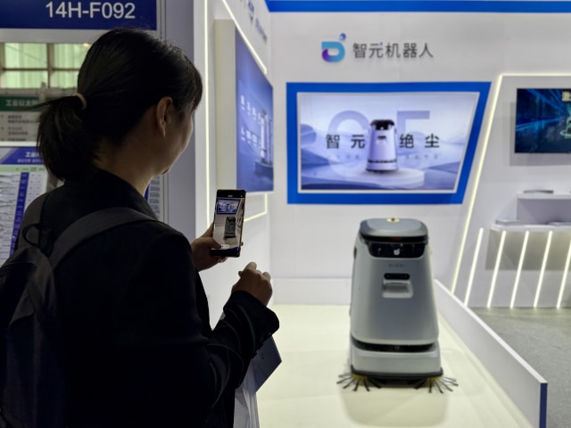 Chengdu: Sea Point Showcases Agibot Cleaning Robot at 2025 Chengdu International Industrial Fair
