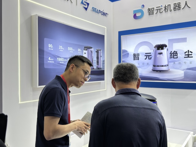 Chengdu: Sea Point Showcases Agibot Cleaning Robot at 2025 Chengdu International Industrial Fair