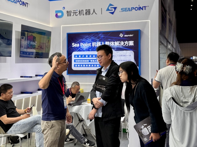 Chengdu: Sea Point Showcases Agibot Cleaning Robot at 2025 Chengdu International Industrial Fair